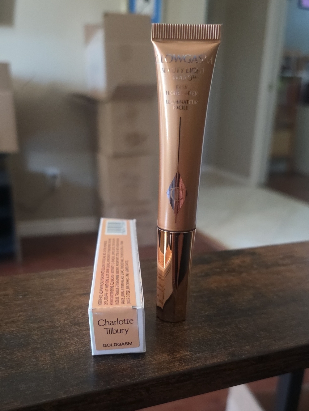 Charlotte Tilbury Goldgasm Illuminating Highlighter - Shimmering Gold